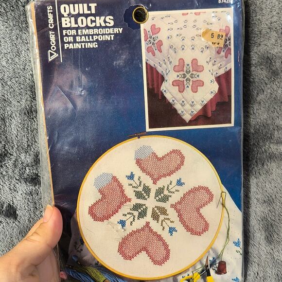 Stamped Quilt Blocks Embroidery/ Ballpoint Painting New Deadstock Vogart Crafts - Picture 2 of 3